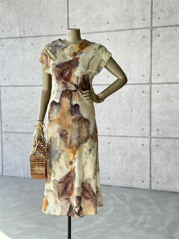 Batik Desen Geçişli Saten Büzgü Detaylı Elbise (Kahve)
