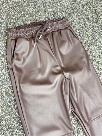 Beli Laskli Diz Dikiş Detaylı Deri Pantolon (kahve)