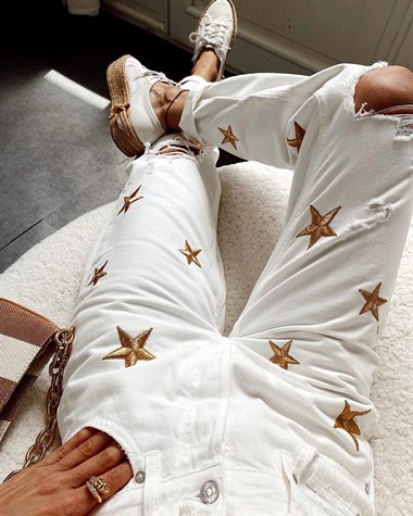 Beyaz İki Dizi Yırtık Gold Varaklı Yıldız Nakış Detay Star Mom Jean