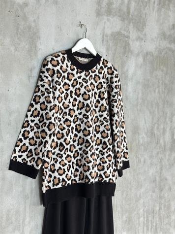 Beyaz Leopar Desenli Triko Takım (Siyah)