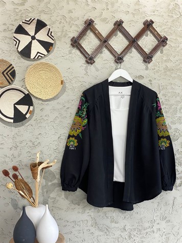 Çiçek İşlemeli Keten Kimono (Siyah)
