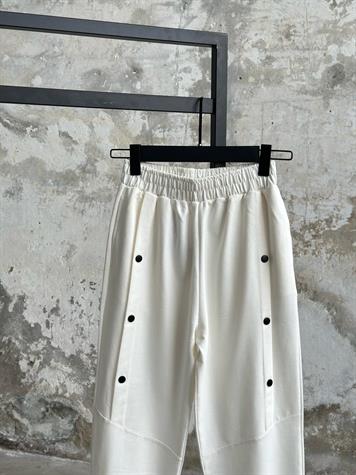Çıtçıt Detaylı Paça Lastikli Pantolon (Beyaz)