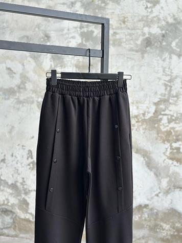Çıtçıt Detaylı Paça Lastikli Pantolon (Siyah)
