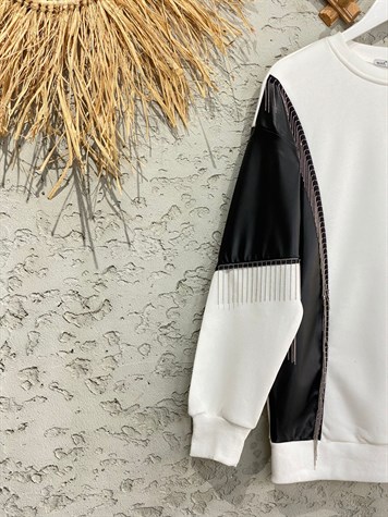 Deri Detaylı Beyaz Sweatshirt