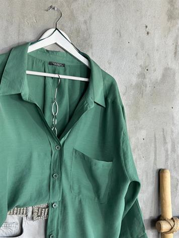 Düşük Omuzlu Oversize Gömlek (Zümrüt Yeşili)