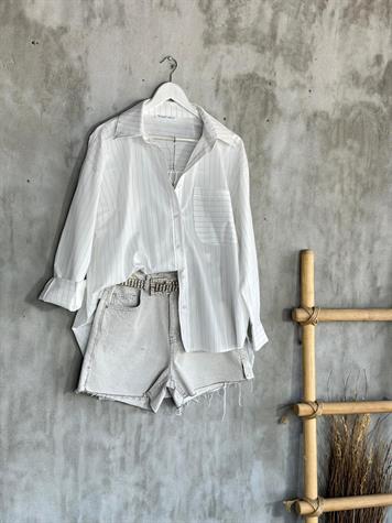 Düşük Omuzlu Siyah Çizgili Oversize Gömlek (Beyaz)