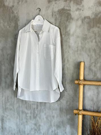 Düşük Omuzlu Siyah Çizgili Oversize Gömlek (Beyaz)