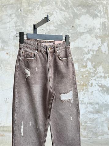 Eskitme Görünümlü Yırtık Detaylı Mom Jean (Kahverengi)