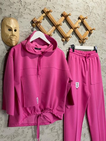 Etiket Detaylı Takım (Neon Pembe)