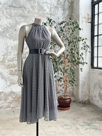 Halter Yaka Kemerli Şifon Elbise (Siyah)