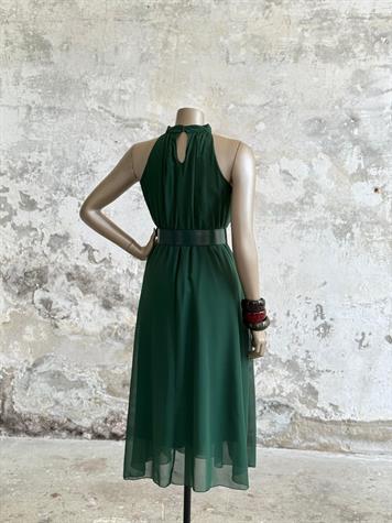 Halter Yaka Kemerli Şifon Elbise (Zümrüt Yeşili)