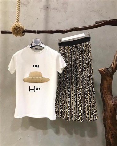 Hasır Şapka Desenli İnci Detaylı Tshirt