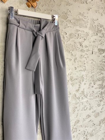 Havuç Kesim Belden Kuşaklı Pantolon (Gri)