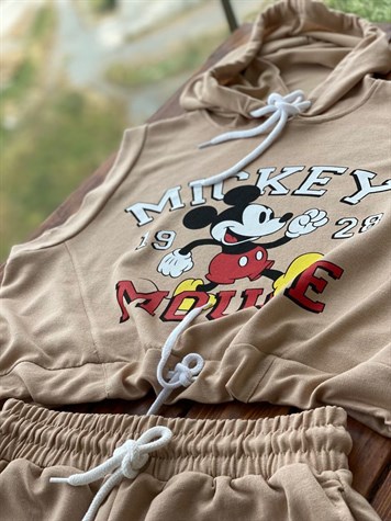 Kapşonlu Mickey Baskılı Şortlu Takım (Bej)