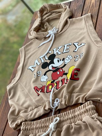 Kapşonlu Mickey Baskılı Şortlu Takım (Bej)