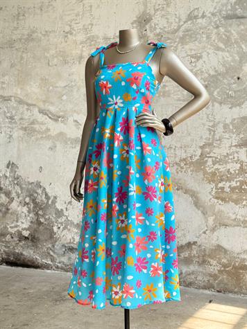 Kare Yaka Omuz Bağlama Detaylı Çiçekli Elbise (Mavi)