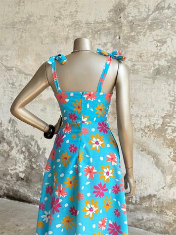 Kare Yaka Omuz Bağlama Detaylı Çiçekli Elbise (Mavi)