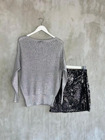 Kayık Yaka Varak Kaplamalı Triko Kazak (Gümüş)