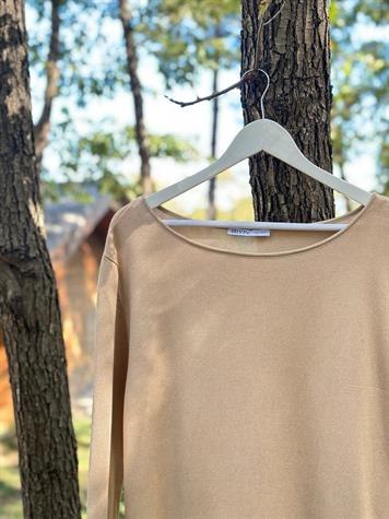 Kayık Yaka Yırtmaçlı Basic Merserize Kazak (Camel)