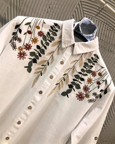 Keten Kumaş Üzerine Yaprak Nakış İşlemeli Gömlek