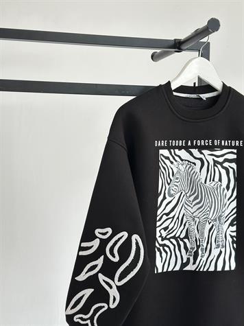 Koldan Nakış İşlemeli Ve Zebra Baskılı Sweat (Siyah)