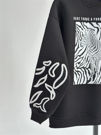 Koldan Nakış İşlemeli Ve Zebra Baskılı Sweat (Siyah)