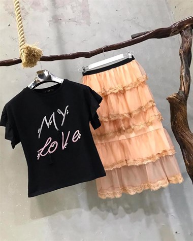 Kolları Fırfır Detaylı Yazı İnci Ve Nakış İşlemeli Tshirt (SİYAH)