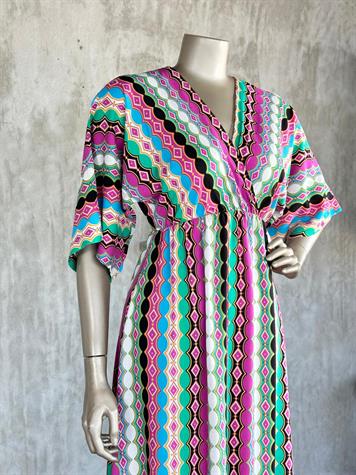 Kruvaze Yaka Yarasa Kol Kilim Desen Elbise (Fuşya)