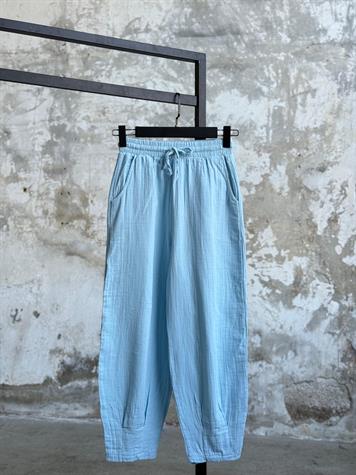 Müslin Kumaş Paçası Çımalı Pantolon (Bebe Mavisi)