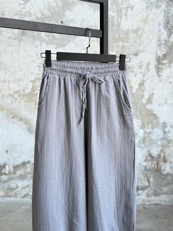 Müslin Kumaş Paçası Çımalı Pantolon (Gri)