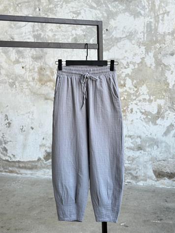 Müslin Kumaş Paçası Çımalı Pantolon (Gri)