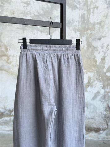 Müslin Kumaş Paçası Çımalı Pantolon (Gri)