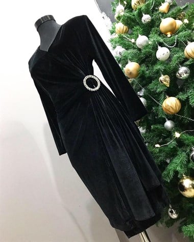 Omuzları Vatkalı Kruvaze Yaka Taş Tokalı Kadife Elbise