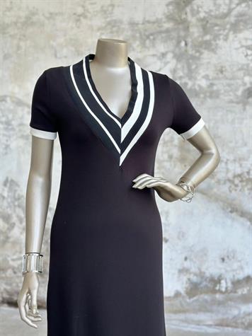 Oysh Kumaş Beyaz Şerit Detaylı Elbise (Siyah)