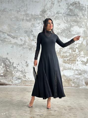 Oysh Kumaş Güpür Detaylı Elbise (Siyah) 