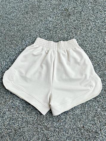 Oysho Model Oval Kesim Relax Fit Şort (Bej)