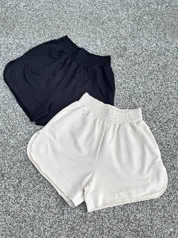 Oysho Model Oval Kesim Relax Fit Şort (Bej)