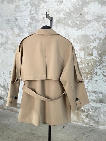 Premium Kalite Omuzu Uzun Apoletli Kısa Trençkot (Camel)