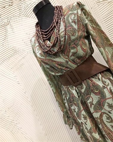 Şal Desen Şifon Kumaş Kruvaze Yaka Elbise (YEŞİL)