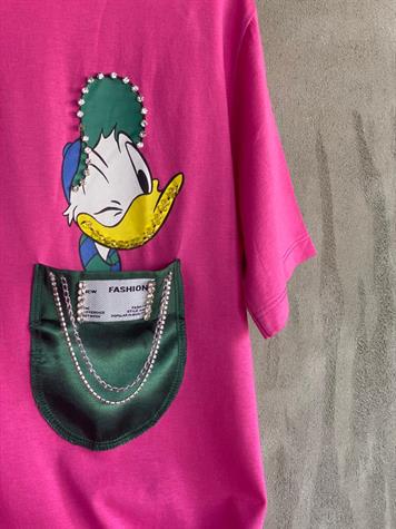 Saten Cep Taş İşlemeli Daffy Duck Kadın Tişört (Fuşya)