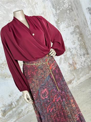 Saten Kumaş Kruvaze Yaka Broş Detaylı Bluz (Bordo)