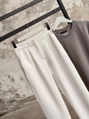 Sırt Lastik Detaylı Havuç Model Pantolon (Beyaz)