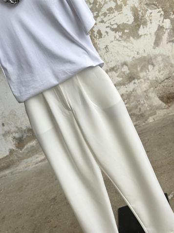 Sırt Lastik Detaylı Havuç Model Pantolon (Beyaz)