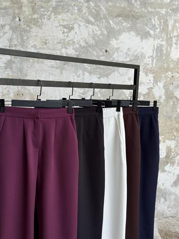 Sırt Lastik Detaylı Havuç Model Pantolon (Kahve)