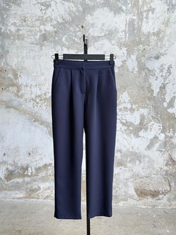 Sırt Lastik Detaylı Havuç Model Pantolon (Lacivert)