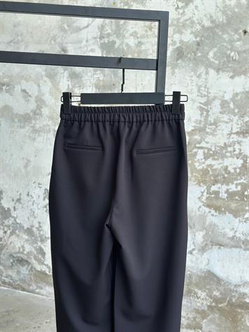 Sırt Lastik Detaylı Havuç Model Pantolon (Siyah)