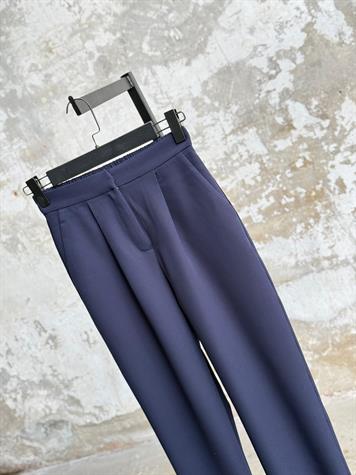 Sırt Lastik Detaylı Havuç Model Pantolon (Lacivert)