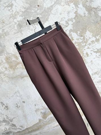 Sırt Lastik Detaylı Havuç Model Pantolon (Kahve)