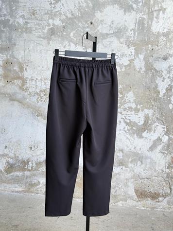 Sırt Lastik Detaylı Havuç Model Pantolon (Siyah)