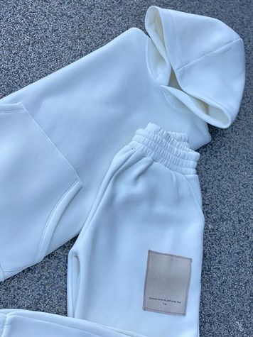 SIRT MODEL DETAYLI KAPÜŞONLU SWEATSHİRT JOGGER PANTOLON TAKIM (BEYAZ)